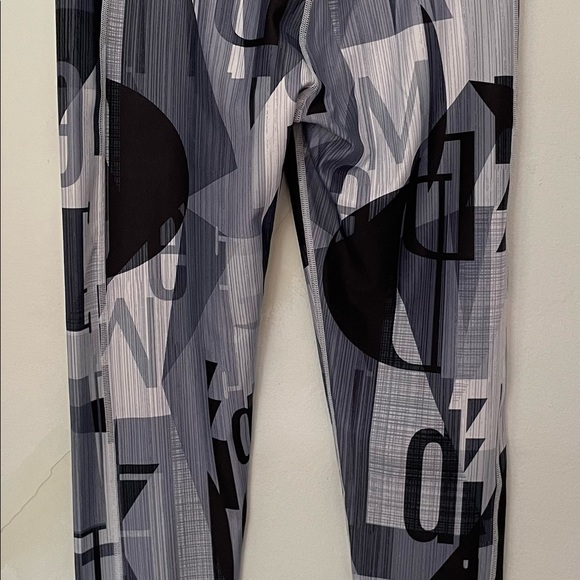 Fabletics by Demi Lovato - Picture 7 of 10